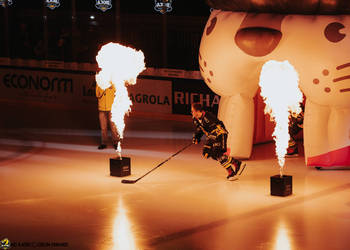 2 Pilet Valentin, C.G Photographie, Club National League, Colin Girard, HCA, HCA Vs HCAP, HCAjoie, Hockey Club Ajoie, Joueurs 1ERE, NL, National League, Porrentruy, RAIFFEISEN ARENA, Saison 2024-25, hockey, maillot noir