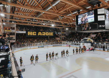 C.G Photographie, Club National League, Colin Girard, HCA, HCA Vs HCAP, HCAjoie, Hockey Club Ajoie, NL, National League, Porrentruy, RAIFFEISEN ARENA, Saison 2024-25, cop, hockey, intérieur patinoire, kop, maillot noir, supporters, tifo