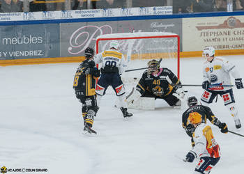 40 Ciaccio Damiano, C.G Photographie, Club National League, Colin Girard, Gardien, HCA, HCA Vs HCAP, HCAjoie, Hockey Club Ajoie, Joueurs 1ERE, NL, National League, Porrentruy, RAIFFEISEN ARENA, Saison 2024-25, but encaissé, hockey, maillot noir