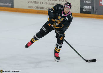 64 Scheidegger Joel, C.G Photographie, Club National League, Colin Girard, HCA, HCA Vs HCAP, HCAjoie, Hockey Club Ajoie, Joueurs 1ERE, NL, National League, Porrentruy, RAIFFEISEN ARENA, Saison 2024-25, hockey, maillot noir