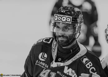 41 Bellmare Pierre-Edouard, C.G Photographie, Club National League, Colin Girard, HCA, HCA Vs HCAP, HCAjoie, Hockey Club Ajoie, NL, National League, Porrentruy, RAIFFEISEN ARENA, Saison 2024-25, hockey, maillot noir, sponsor