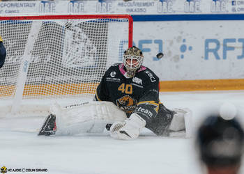 40 Ciaccio Damiano, C.G Photographie, Club National League, Colin Girard, Gardien, HCA, HCA Vs HCAP, HCAjoie, Hockey Club Ajoie, Joueurs 1ERE, NL, National League, Porrentruy, RAIFFEISEN ARENA, Saison 2024-25, arrêt, hockey, maillot noir