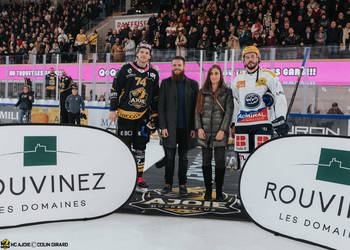74 Nättinen Julius, C.G Photographie, Club National League, Colin Girard, Fin de match, HCA, HCA Vs HCAP, HCAjoie, Hockey Club Ajoie, Instant Immo, Joueurs 1ERE, NL, National League, Porrentruy, RAIFFEISEN ARENA, Saison 2024-25, Victoire, hockey, maillot noir, meilleurs joueurs, sponsor