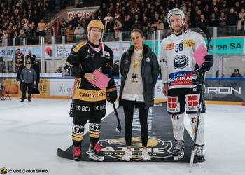 32 Turkulainen Jerry, Beutcher du match, C.G Photographie, Club National League, Colin Girard, Fin de match, HCA, HCA Vs HCAP, HCAjoie, Hockey Club Ajoie, Joueurs 1ERE, NL, National League, Porrentruy, Postfinance Topscorer, RAIFFEISEN ARENA, Saison 2024-25, Victoire, hockey, maillot noir