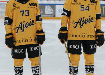 54 Garessus Lilian, 73 Chèvre Jérémie, C.G Photographie, Club National League, Colin Girard, HCA, HCA Vs ZSCLions, HCAjoie, Hockey Club Ajoie, Joueurs 1ERE, Maillot Jaune, NL, National League, Porrentruy, Premier match, RAIFFEISEN ARENA, Saison 2024-25, hockey