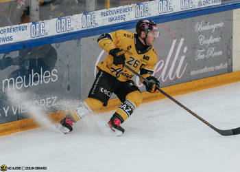 26 Fey Kevin, C.G Photographie, Club National League, Colin Girard, HCA, HCA Vs ZSCLions, HCAjoie, Hockey Club Ajoie, Joueurs 1ERE, Maillot Jaune, NL, National League, Porrentruy, RAIFFEISEN ARENA, Roelli, Saison 2024-25, freinage, hockey, sponsor
