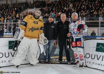 40 Ciaccio Damiano, C.G Photographie, Club National League, Colin Girard, Fin de match, Gardien, Groupe, HCA, HCAjoie, Hockey Club Ajoie, Joueurs 1ERE, Maillot Jaune, NL, National League, Porrentruy, RAIFFEISEN ARENA, Rouvinez, Saison 2024-25, Victoire, emotion, hockey, meilleurs joueurs