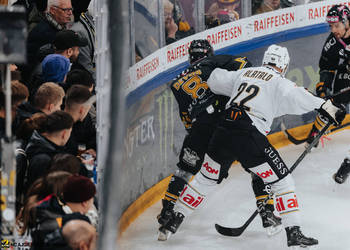 8 Devos Philip-Michaël, C.G Photographie, Club National League, Colin Girard, HCA, HCA Vs HCL, HCAjoie, Hockey Club Ajoie, Joueurs 1ERE, NL, National League, Porrentruy, RAIFFEISEN ARENA, Saison 2024-25, hockey, maillot noir