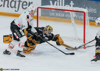 1 Conz Benjamin, C.G Photographie, Club National League, Colin Girard, HCA, HCA Vs HCL, HCAjoie, Hockey Club Ajoie, Joueurs 1ERE, NL, National League, Porrentruy, RAIFFEISEN ARENA, Saison 2024-25, arrêt, big save, hockey, maillot noir