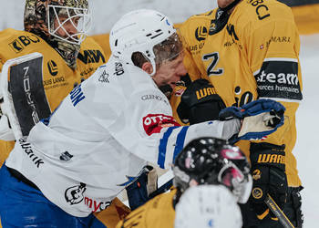 2 Pilet Valentin, C.G Photographie, Club National League, Colin Girard, HC Ajoie, HCA, HCA Vs EVZ, Joueurs 1ERE, NL, National League, RAIFFEISEN ARENA, Saison 2024-25, Saison24-25, grimace, hockey, puck au visage
