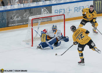 12 Frossard Thibault, 8 Devos Philip-Michaël, C.G Photographie, Club National League, Colin Girard, HC Ajoie, HCA, HCA Vs EVZ, Joueurs 1ERE, NL, National League, RAIFFEISEN ARENA, Saison 2024-25, Saison24-25, hockey, occasion manquée
