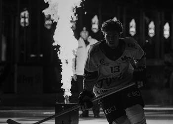 13 Robin Louis, C.G Photographie, Club National League, Colin Girard, HC Ajoie, HCA, HCA Vs HCL, Joueurs 1ERE, NL, National League, PlayOut, RAIFFEISEN ARENA, Saison 2024-25, Saison24-25, avant match, entrée joueurs, hockey