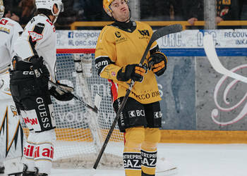 8 Devos Philip-Michaël, C.G Photographie, Club National League, Colin Girard, HC Ajoie, HCA, Joueurs 1ERE, NL, National League, Postfinance Topscorer, RAIFFEISEN ARENA, Saison 2024-25, Saison24-25, grimace, hockey, sponsor