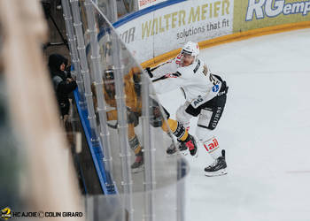 27 Schmutz Reto, C.G Photographie, Club National League, Colin Girard, HC Ajoie, HCA, Joueurs 1ERE, NL, National League, RAIFFEISEN ARENA, Saison 2024-25, Saison24-25, charge à la bande, faute, hockey