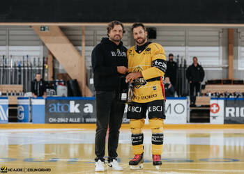 8 Devos Philip-Michaël, C.G Photographie, Club National League, Colin Girard, HC Ajoie, HCA, Joueurs 1ERE, NL, National League, Postfinance Topscorer, RAIFFEISEN ARENA, Saison 2024-25, Saison25-26, hockey, sponsor