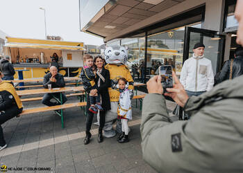 C.G Photographie, Club National League, Colin Girard, Family Day, HC Ajoie, HCA, Loutre, NL, National League, RAIFFEISEN ARENA, Saison25-26, avant match, hockey, mascotte, séance d'autographe
