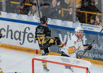 32 Turkulainen Jerry, But, C.G Photographie, Club National League, Colin Girard, HC Ajoie, HCA, NL, National League, RAIFFEISEN ARENA, Saison 2025-26, Saison25-26, célébration, hockey