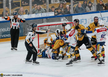 3 Honka Anttoni, 41 Bellemare Pierre-Edouard, 74 Nättinen Julius, 91 Bethoud Yonas, C.G Photographie, Club National League, Colin Girard, HC Ajoie, HCA, HCA Vs EHCK, NL, National League, Postfinance Topscorer, RAIFFEISEN ARENA, Saison 2025-26, Saison25-26, bagarre, hockey, sponsor