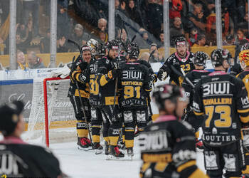 C.G Photographie, Club National League, Colin Girard, Fin de match, Groupe, HC Ajoie, HCA, HCA Vs SCLTigers, NL, National League, RAIFFEISEN ARENA, Saison25-26, hockey, sourire