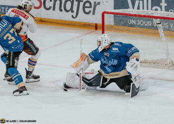 30 Keller Antoine, C.G Photographie, Club National League, Colin Girard, HC Ajoie, HCA, HCA Vs GSHC, Ligue contre le cancer, Match de charité, Movember, NL, National League, RAIFFEISEN ARENA, Saison25-26, arrêt, big save, hockey