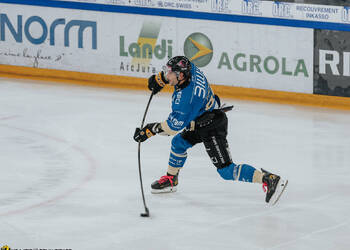 90 Fischer Jannik, C.G Photographie, Club National League, Colin Girard, HC Ajoie, HCA, HCA Vs GSHC, Landi, Ligue contre le cancer, Match de charité, Movember, NL, National League, RAIFFEISEN ARENA, Saison 2025-26, Saison25-26, flex canne, hockey, shoot, sponsor