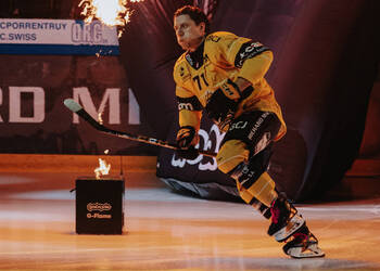 71 Mottet Killian, C.G Photographie, Club National League, Colin Girard, HC Ajoie, HCA, HCA Vs EVZ, NL, National League, RAIFFEISEN ARENA, Saison 2025-26, Saison25-26, entrée joueurs, hockey