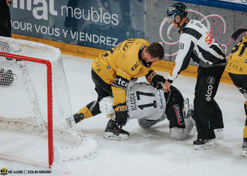26 Fey Kevin, C.G Photographie, Club National League, Colin Girard, HC Ajoie, HCA, HCA Vs HCFG, NL, National League, RAIFFEISEN ARENA, Saison 2025-26, Saison25-26, bagarre, hockey