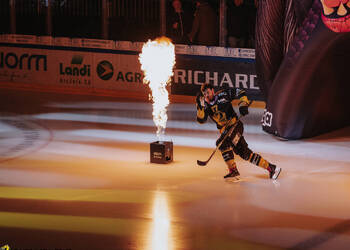 17 Thiry Thomas, C.G Photographie, Club National League, Colin Girard, HC Ajoie, HCA, HCA Vs ZSCLions, NL, National League, RAIFFEISEN ARENA, Saison 2025-26, Saison25-26, avant match, entrée joueurs, hockey