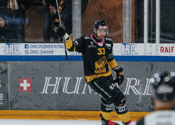 33 Friman Niklas, But, C.G Photographie, Club National League, Colin Girard, HC Ajoie, HCA, HCA Vs SCLTigers, NL, National League, RAIFFEISEN ARENA, Saison 2025-26, Saison25-26, célébration, hockey