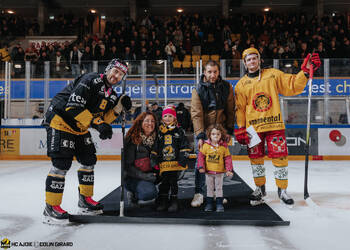 8 Devos Philip-Michaël, Beutcher du match, C.G Photographie, Club National League, Colin Girard, Fin de match, HC Ajoie, HCA, HCA Vs SCLTigers, NL, National League, RAIFFEISEN ARENA, Saison 2025-26, Saison25-26, hockey