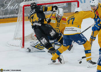 74 Nättinen Julius, C.G Photographie, Club National League, Colin Girard, HC Ajoie, HCA, HCA Vs HCD, NL, National League, RAIFFEISEN ARENA, Saison 2025-26, Saison25-26, faire trébuché, hockey