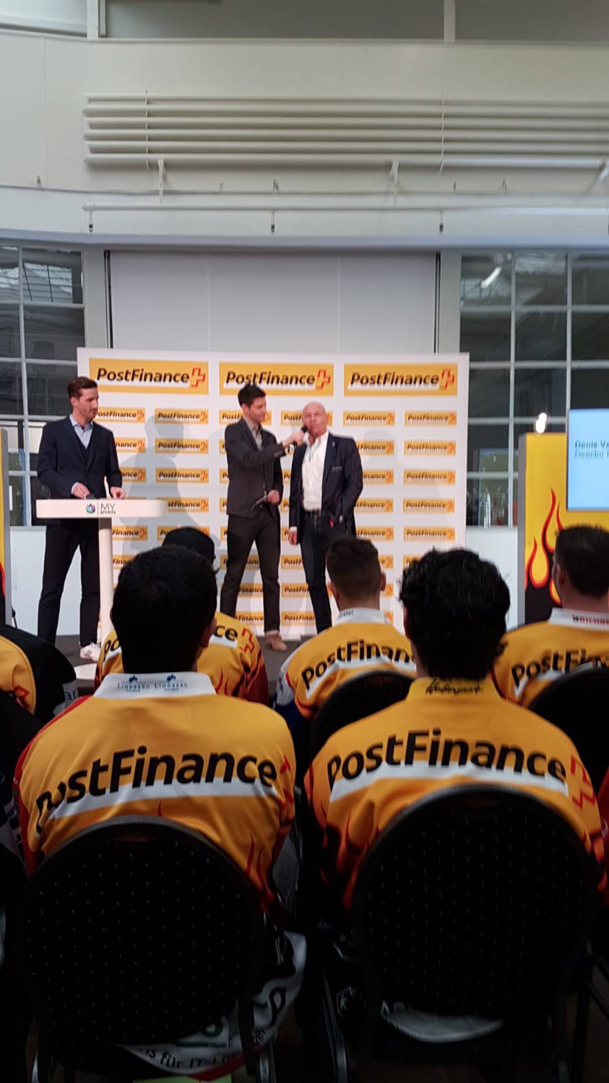 Cérémonie de remise des Chèques PostFinance