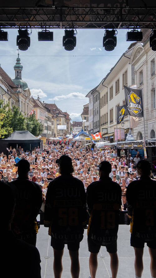 Présentation de l'équipe à la Braderie de Porrentruy 2026