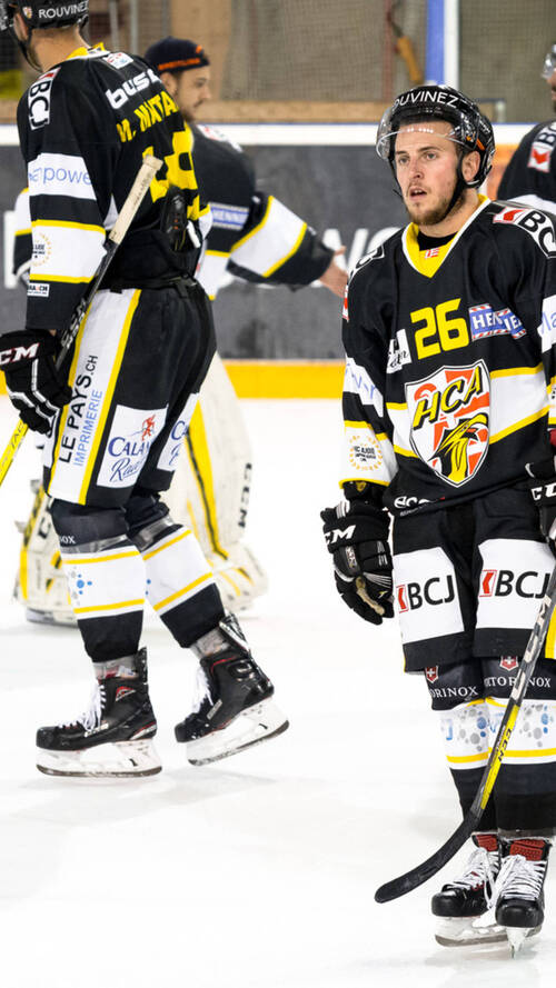 Ajoie s'incline face au leader