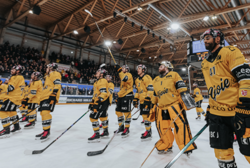 saluts aux supporters des joueurs (ouverture dans une nouvelle fenêtre)